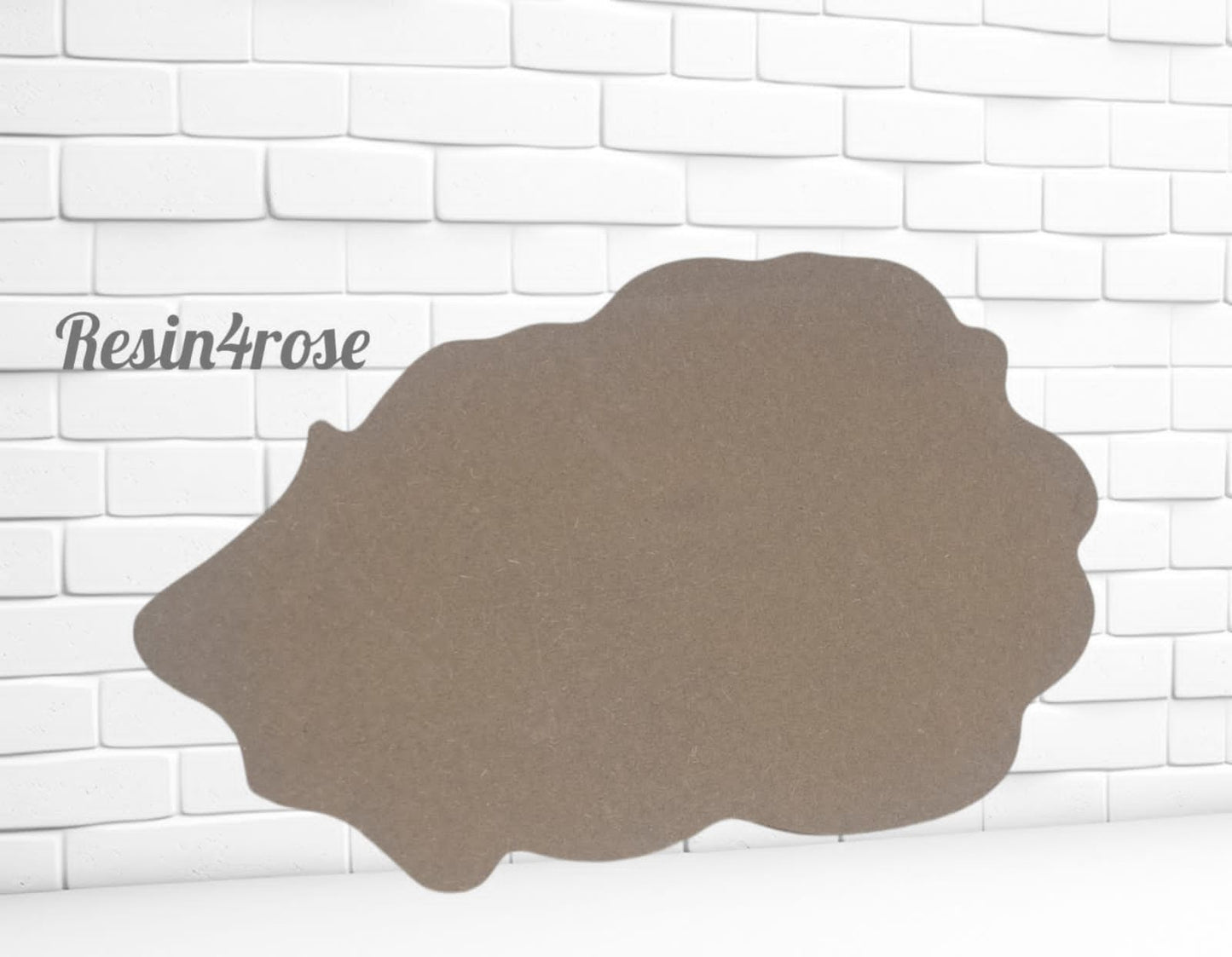 A distinctive piece of wood with a streamlined, random design inspired by nature, it is excellent for use in making a clock, as a luxurious base for pouring resin, or for making modern wall art and serving trays
