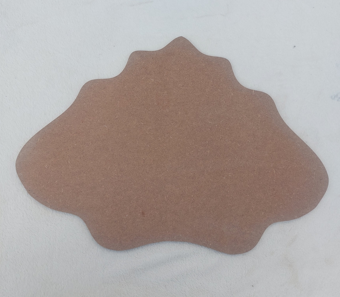 A precisely and carefully cut wooden board, ideal for use in clockmaking, as a base or art tablet for resin casting, or for handicrafts and Arabic calligraphy