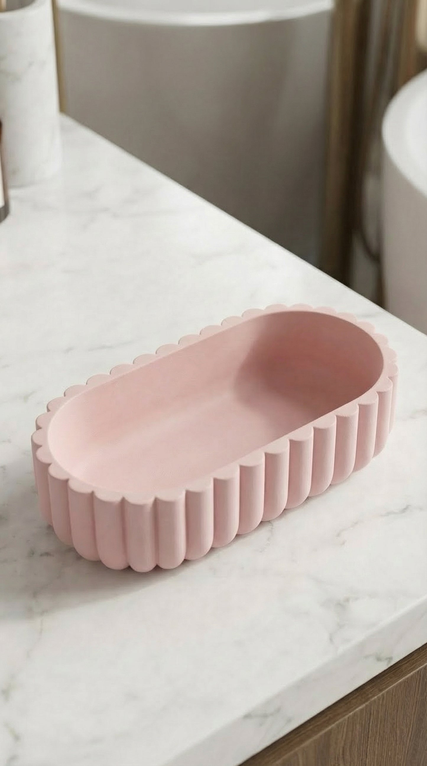 Silicone molds for casting cups and saucers, plaster containers for candles and accessories, candle holders, and jewelry storage – featuring irregular shapes, these versatile epoxy resin molds are ideal for home decor and crafts.