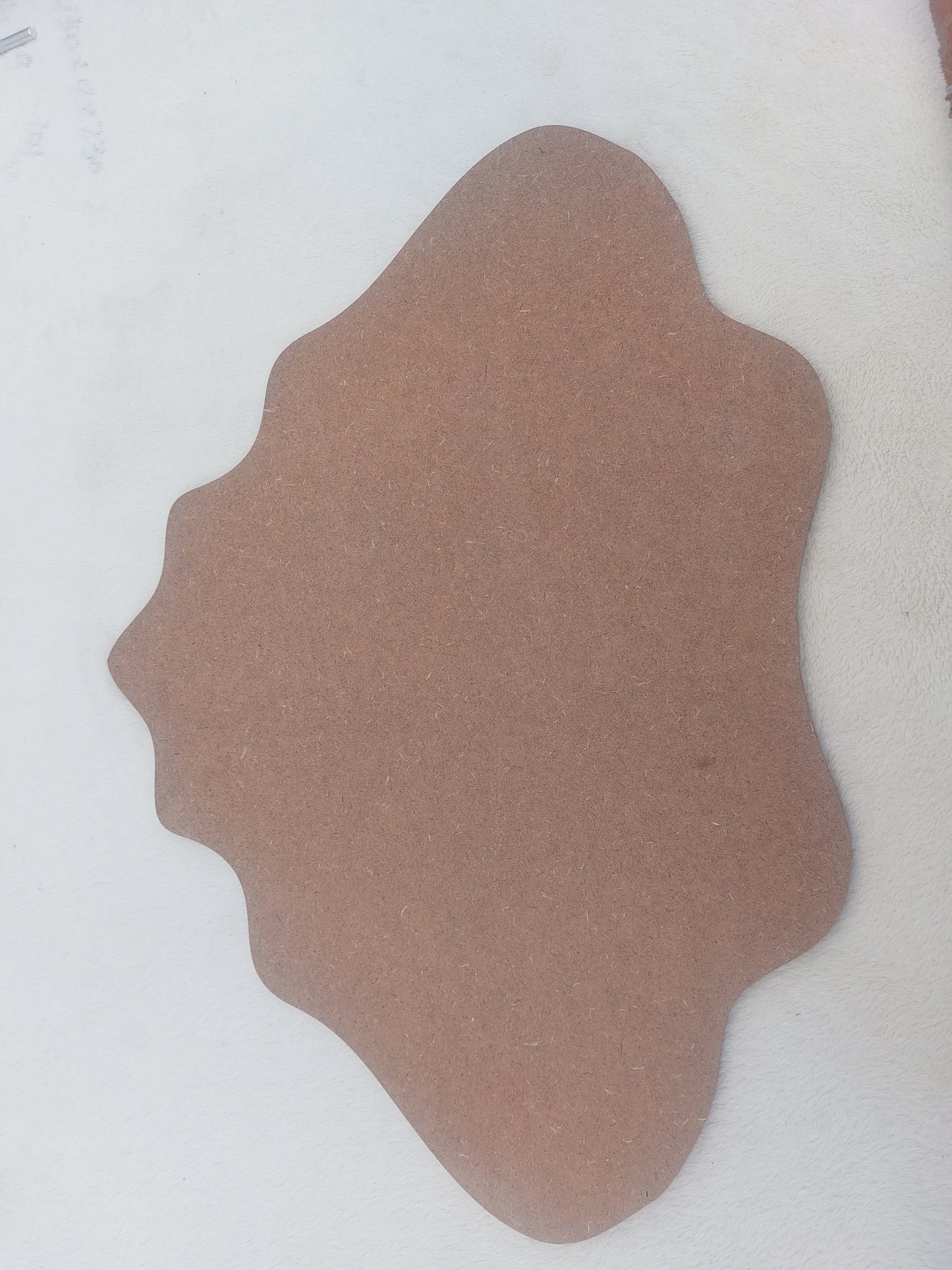 A precisely and carefully cut wooden board, ideal for use in clockmaking, as a base or art tablet for resin casting, or for handicrafts and Arabic calligraphy