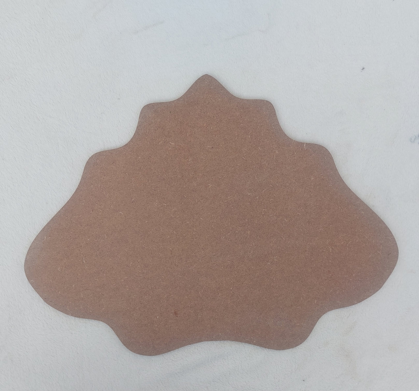 A precisely and carefully cut wooden board, ideal for use in clockmaking, as a base or art tablet for resin casting, or for handicrafts and Arabic calligraphy