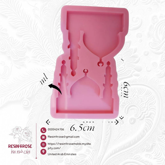 This silicone mold features a design inspired by Islamic Ramadan architecture in the shape of a mosque. It's ideal for resin, plaster, or pottery enthusiasts to create small Ramadan decorations, souvenirs, or traditional-style bookmarks.
