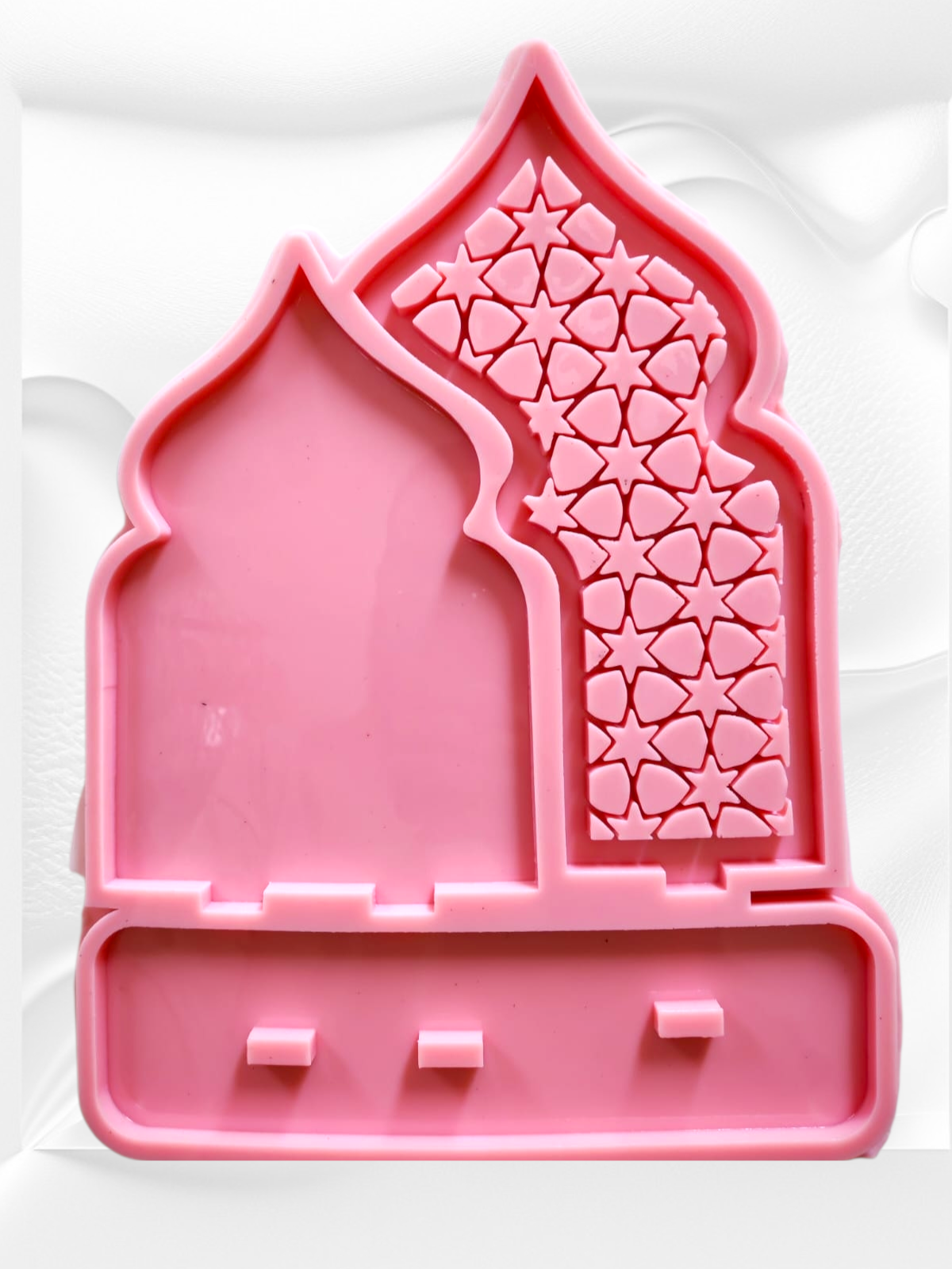 A silicone mold used to make desk plaques, desk calendars, welcome signs, decorations, earring organizers, accessories, nameplates, logos, small photo frames, light bases, or souvenirs. Designed for casting resin, wax, or Pottery