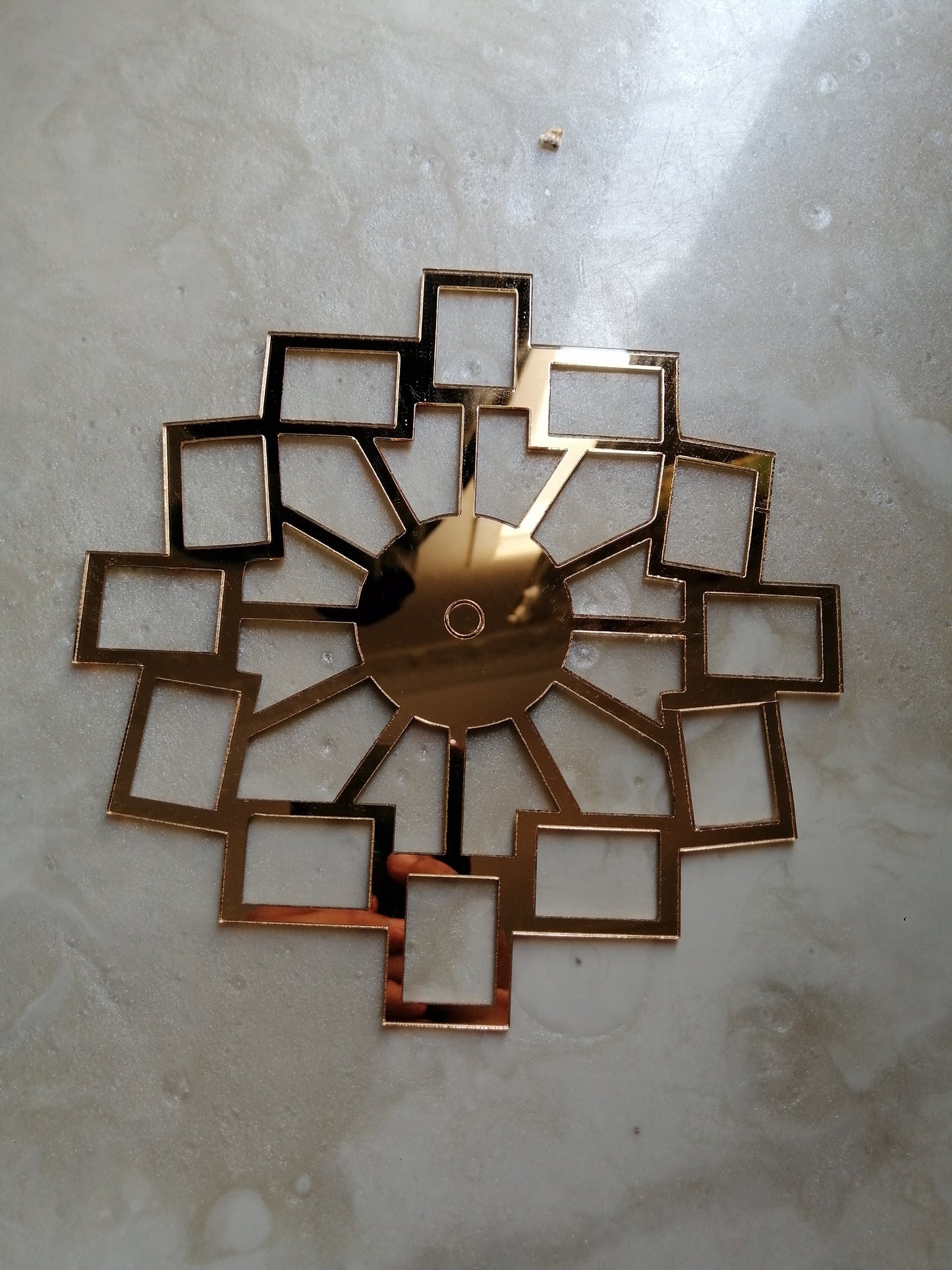 A luxurious work of art combining modern aesthetics with superior functionality, designed for the manufacture of wall clocks and the precise placement of the 12 numbers or hands without the need for manual measurements