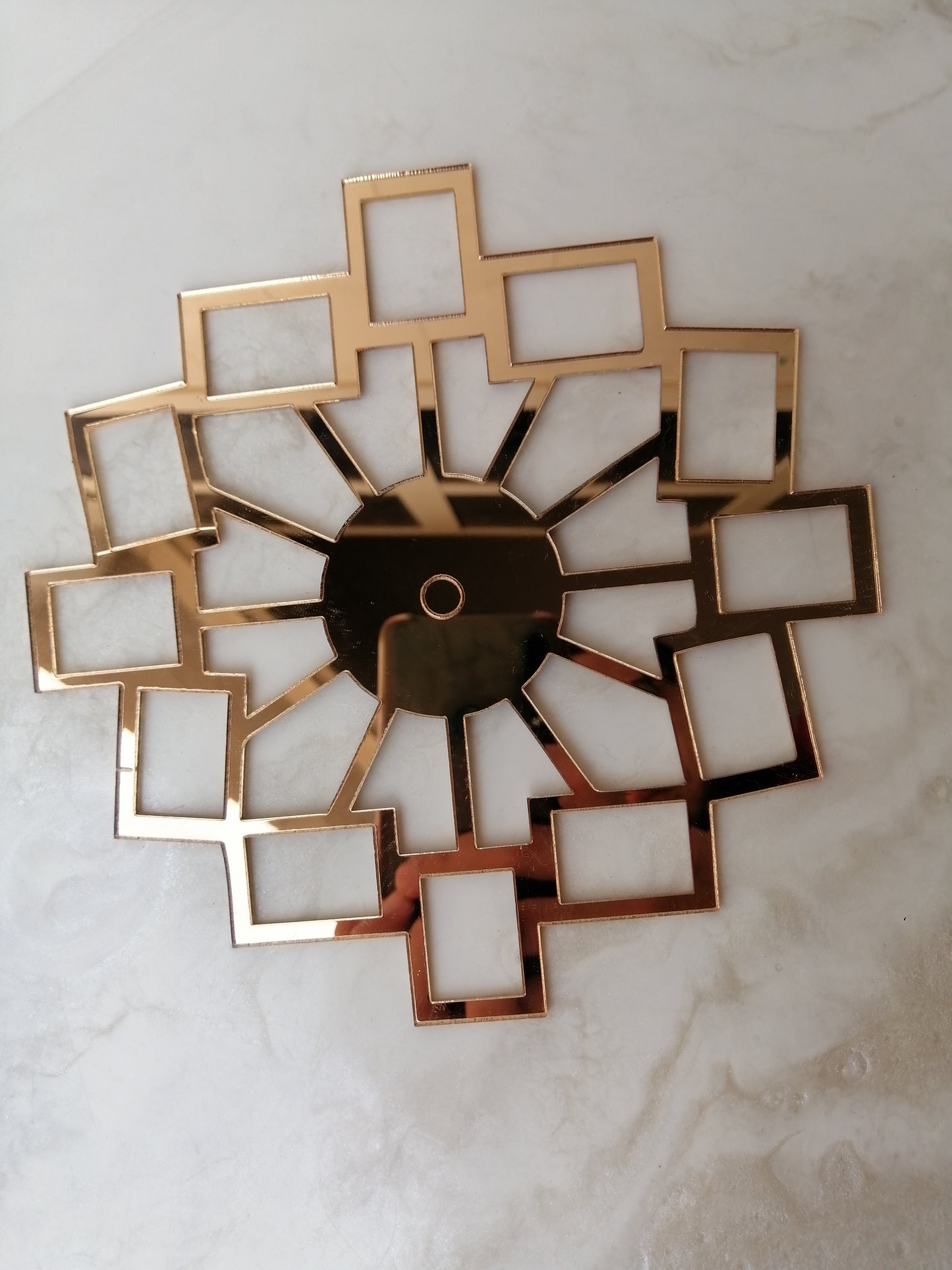 A luxurious work of art combining modern aesthetics with superior functionality, designed for the manufacture of wall clocks and the precise placement of the 12 numbers or hands without the need for manual measurements