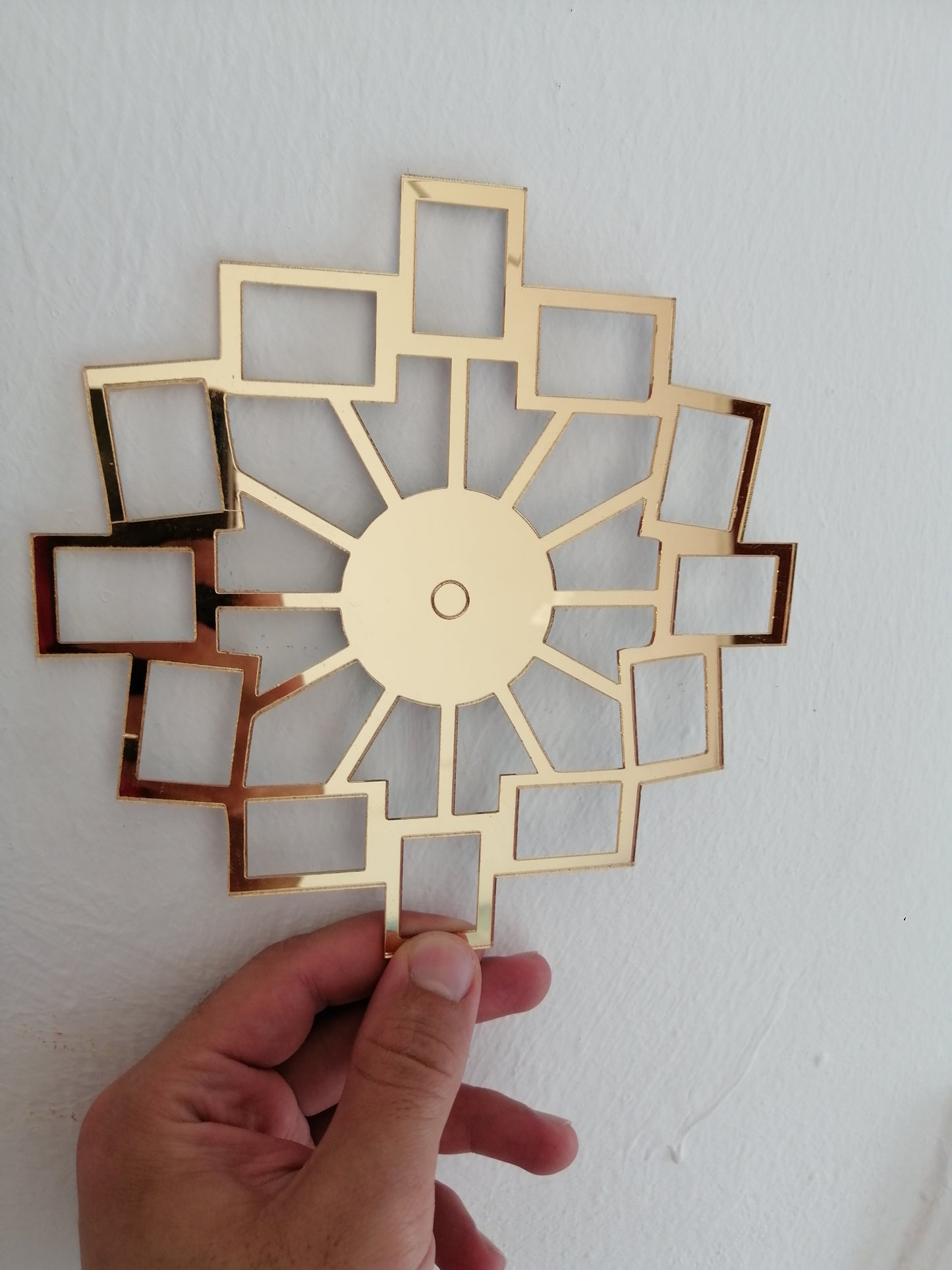 A luxurious work of art combining modern aesthetics with superior functionality, designed for the manufacture of wall clocks and the precise placement of the 12 numbers or hands without the need for manual measurements