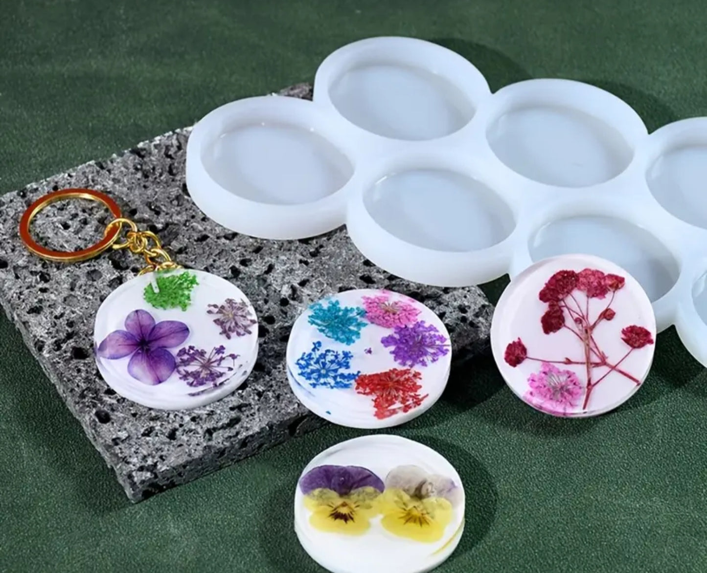 Round flat silicone mold in different sizes