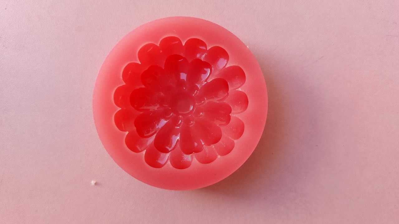A thick, round, regularly shaped flower-shaped disc