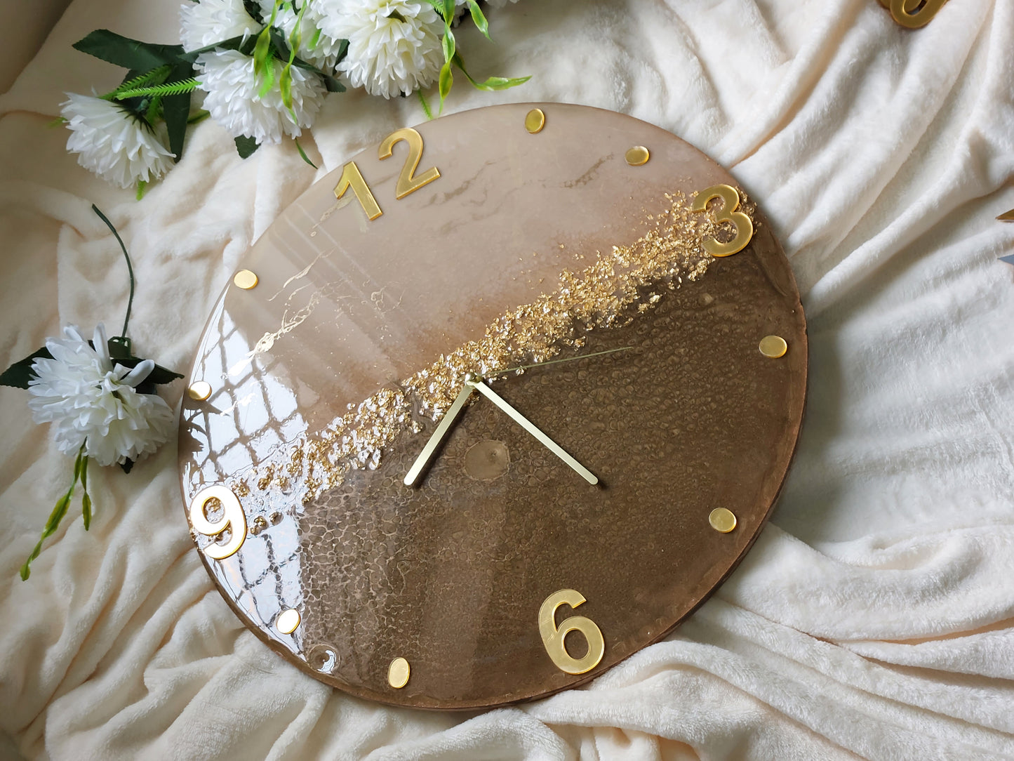A clever and elegant design combines numerals and circular hour markers made of mirrored acrylic in a lustrous gold or silver finish.  Only the key numerals are positioned at the 12, 3, 6, and 9 o'clock positions to clearly indicate the time