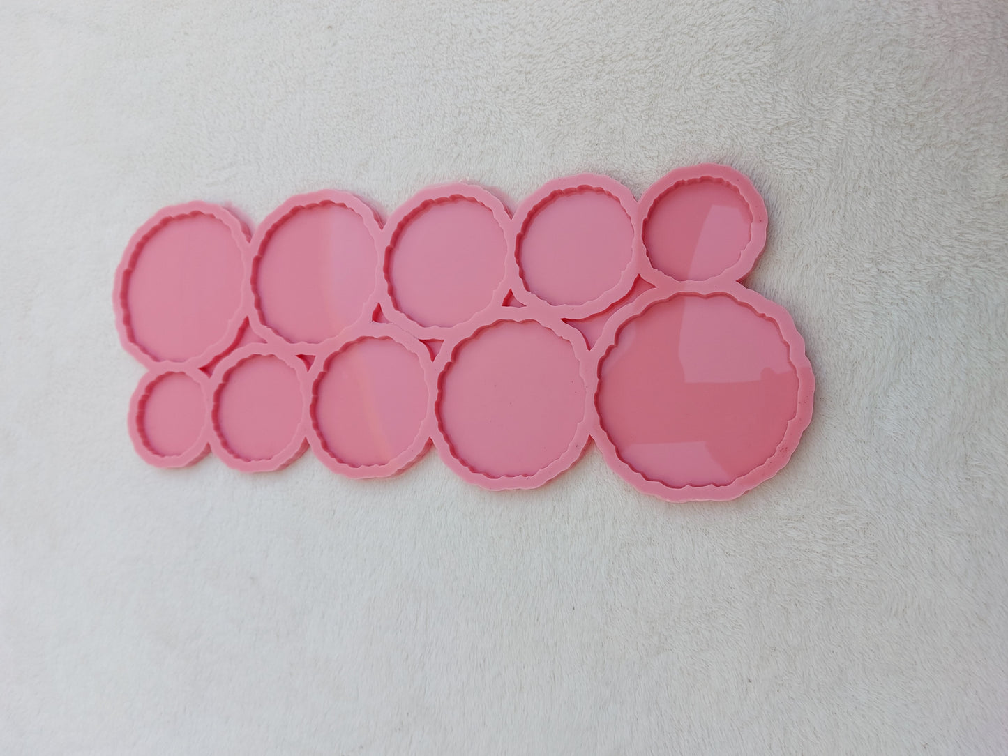 Flat circle comment template with multiple sizes