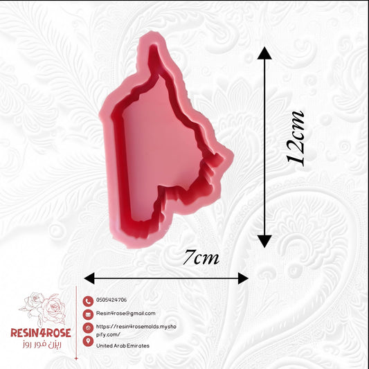 A flexible silicone mold designed for casting resin, wax, or plaster, and designed in the shape of a map of the State of Qatar with precise geographical boundaries, with a deep internal cavity and defined edges that ensure the piece comes out professional